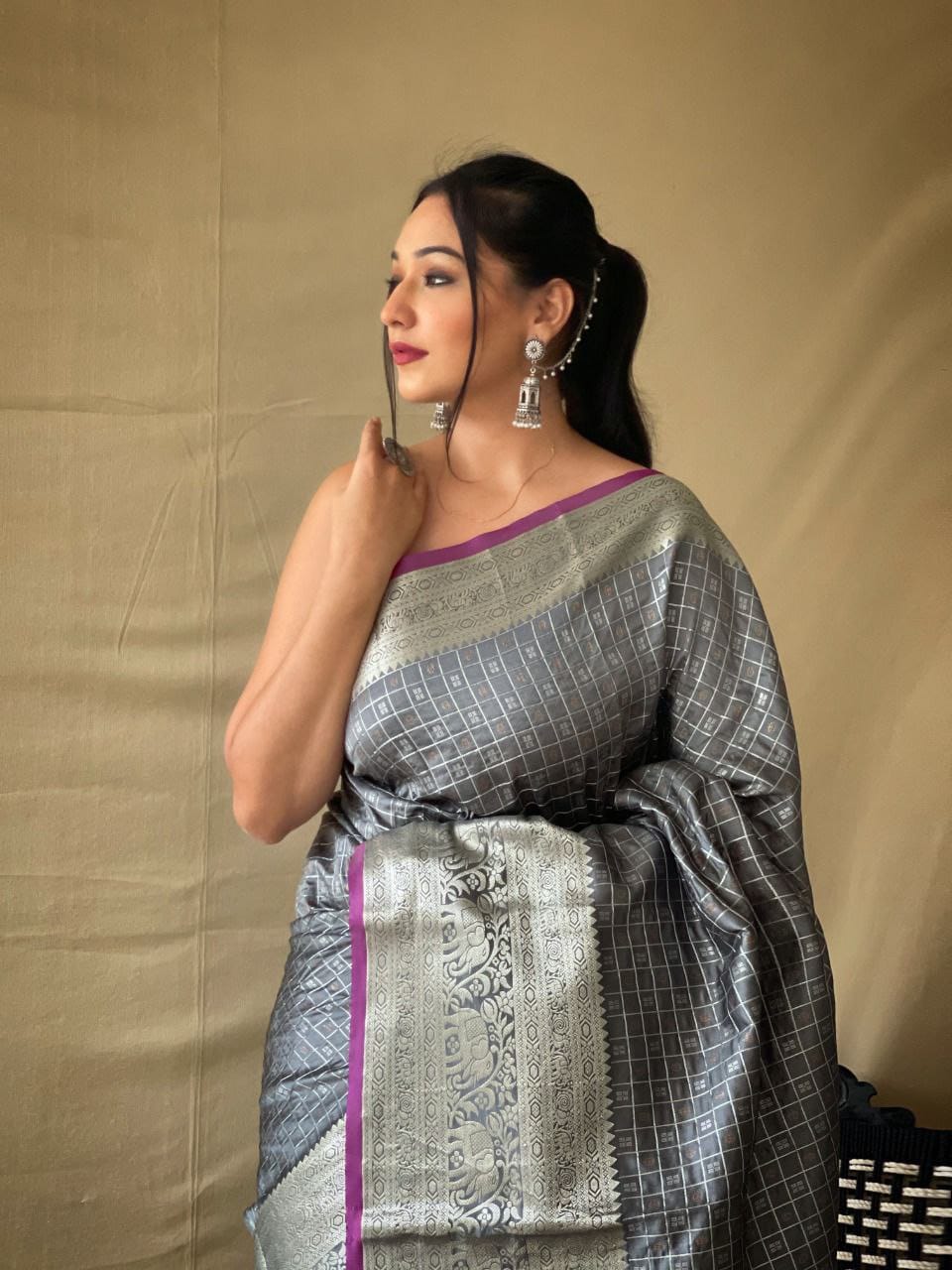 Pure n Soft Rajwadi Pashmina Silk Weaving Saree With Kashmiri Thread Wooven Pallu Having Fancy Tassels With Heavy Rajwadi N Zari Weaving Border With Running Butti Blouse - Haxberry