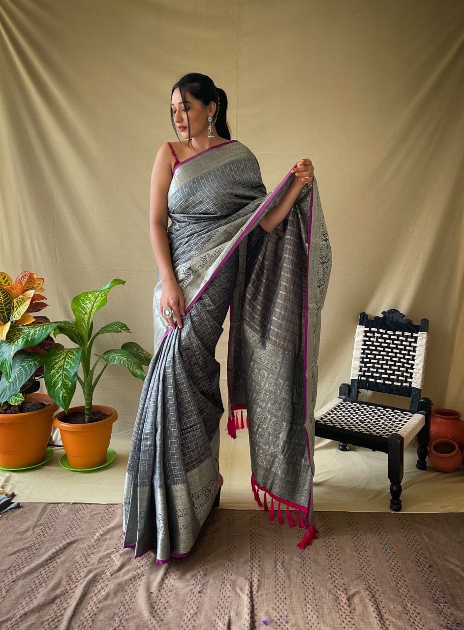 Pure n Soft Rajwadi Pashmina Silk Weaving Saree With Kashmiri Thread Wooven Pallu Having Fancy Tassels With Heavy Rajwadi N Zari Weaving Border With Running Butti Blouse - Haxberry