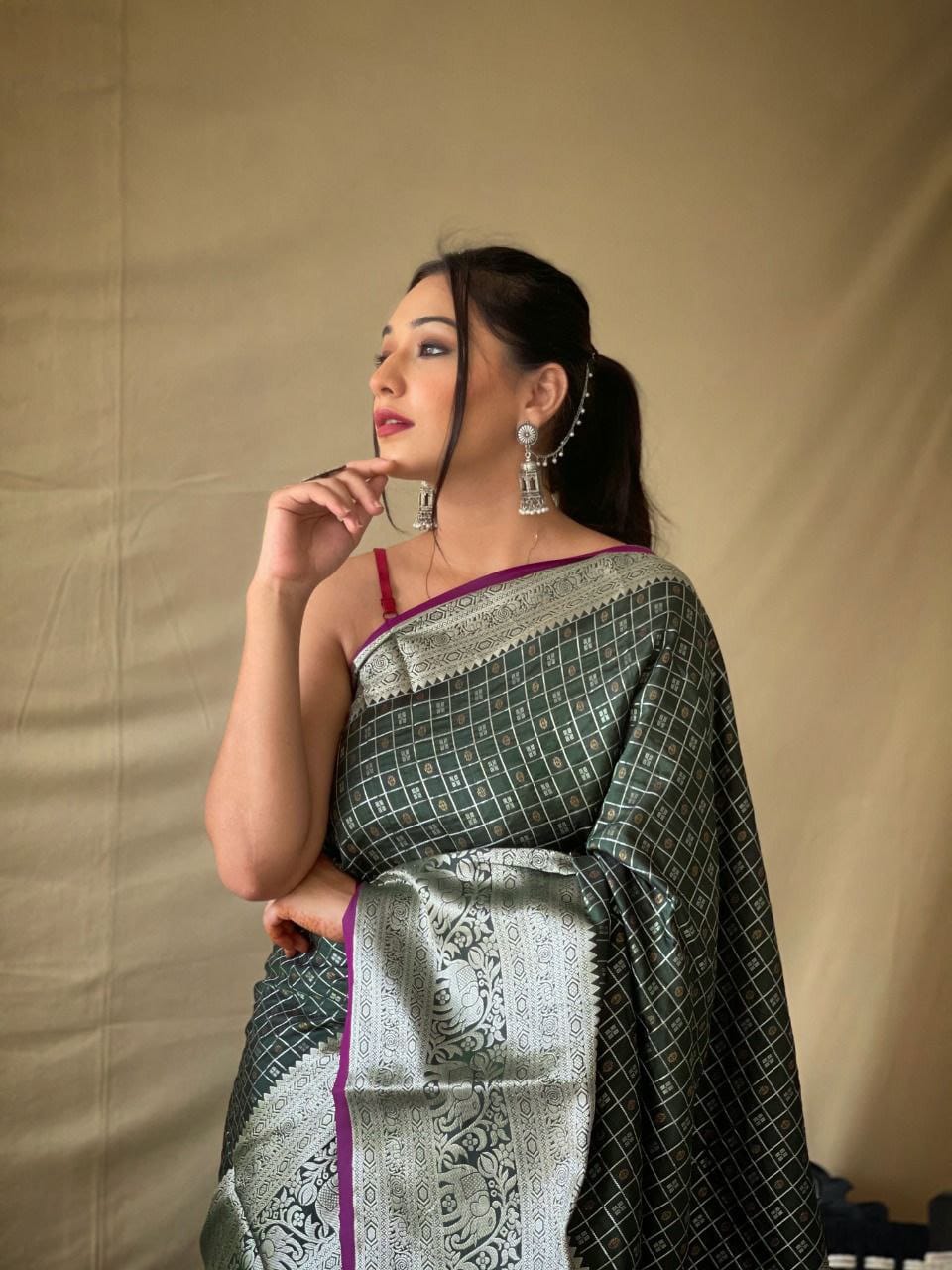 Pure n Soft Rajwadi Pashmina Silk Weaving Saree With Kashmiri Thread Wooven Pallu Having Fancy Tassels With Heavy Rajwadi N Zari Weaving Border With Running Butti Blouse - Haxberry