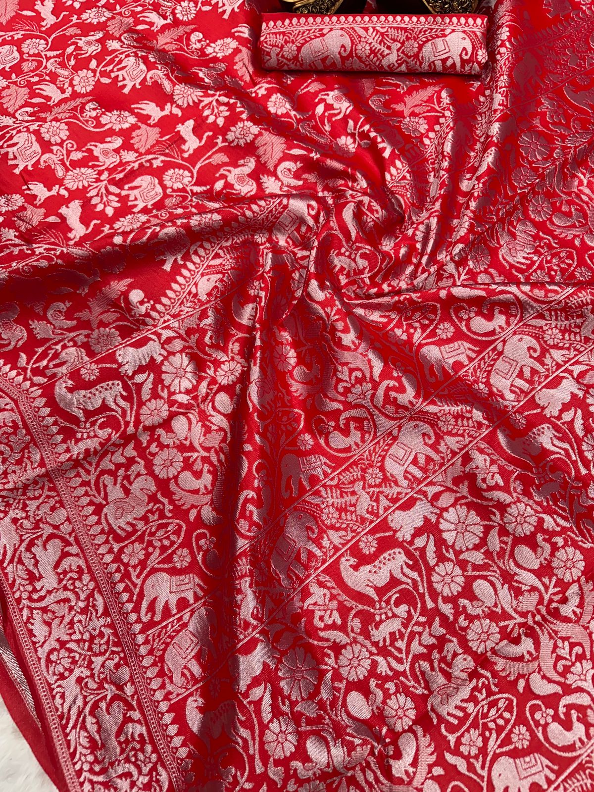 *Fabric :- LICHI SILK* Sarees